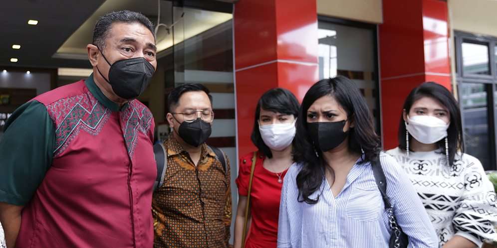 Karen Pooroe Menangis, Dua Tahun Kasus Kematian Anaknya Mandek