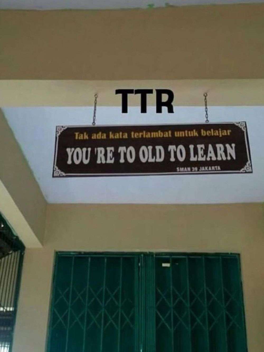 13 Peringatan Pakai Bahasa Inggris Ini Malah Bikin Ngakak