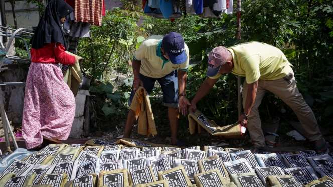 Geliat Bisnis Sablon Sajadah di Tengah Pandemi