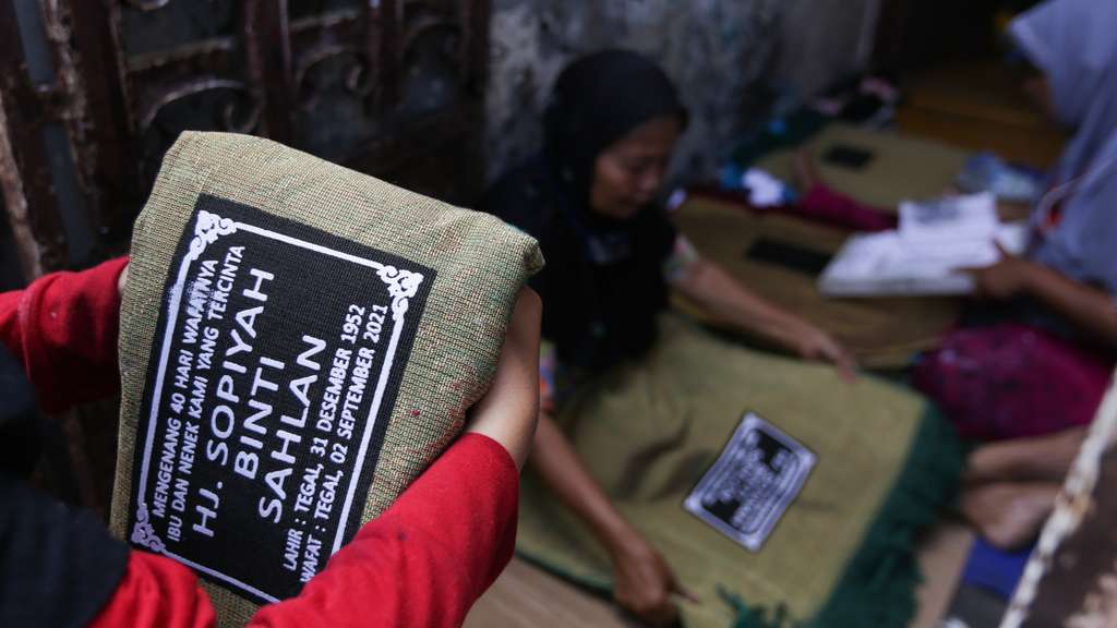 Geliat Bisnis Sablon Sajadah di Tengah Pandemi