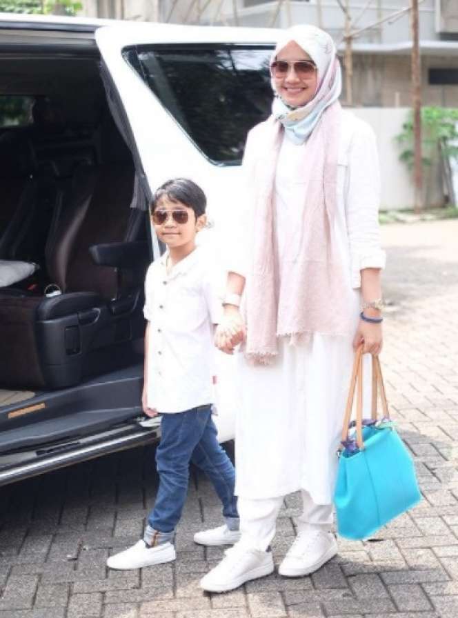 Jarang Tersorot! Rizky Anak Angkat Zaskia Sungkar-Irwansyah