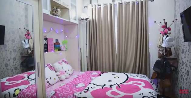 10 Potret Kamar Ria Ricis di Rumah Lama & Baru, Salfok Perabot