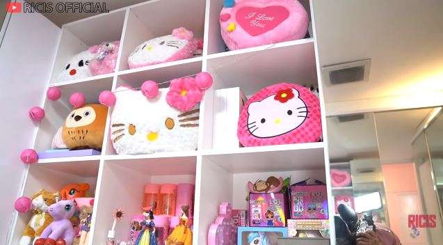 10 Potret Kamar Ria Ricis di Rumah Lama & Baru, Salfok Perabot