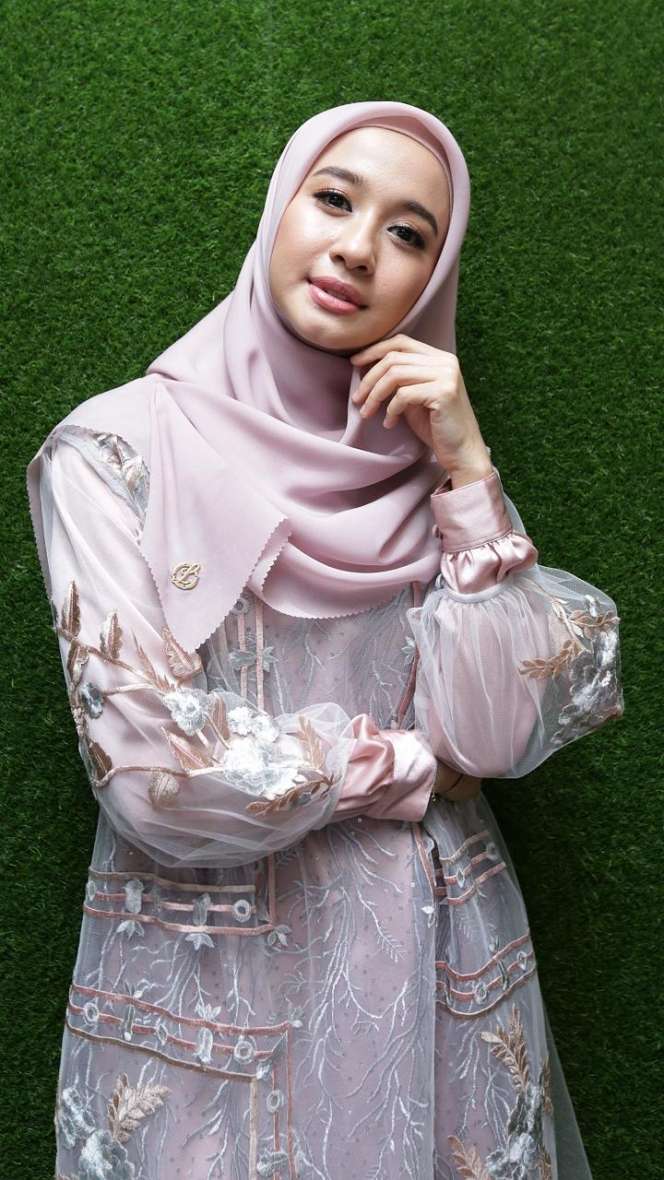 Gak Perlu Operasi, 5 Artis Cantik ini Punya Belahan Dagu Alami