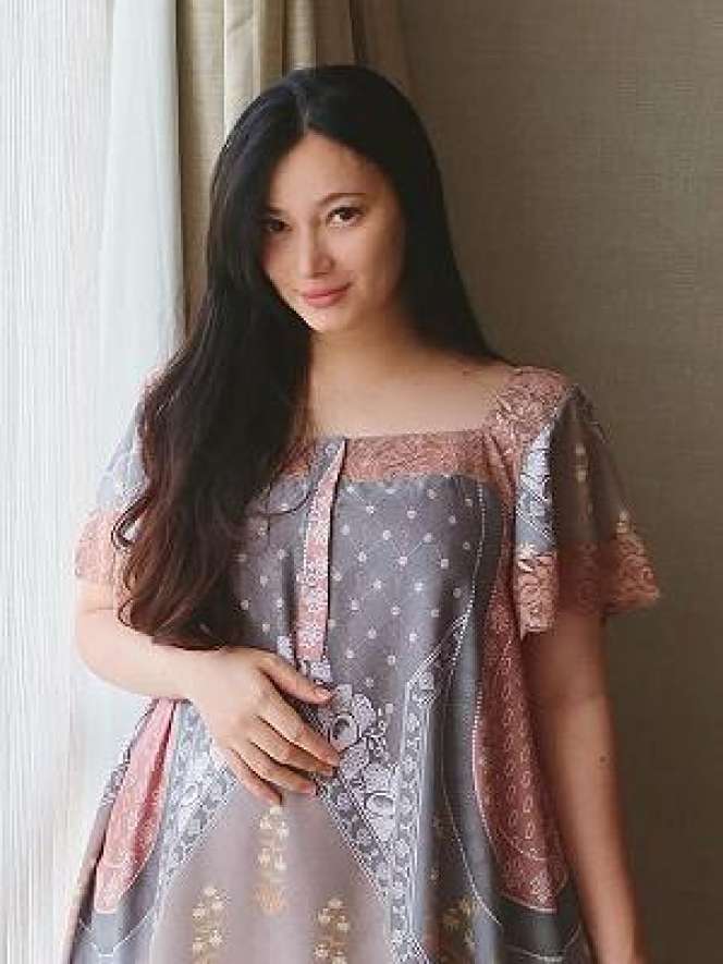 Gak Perlu Operasi, 5 Artis Cantik ini Punya Belahan Dagu Alami