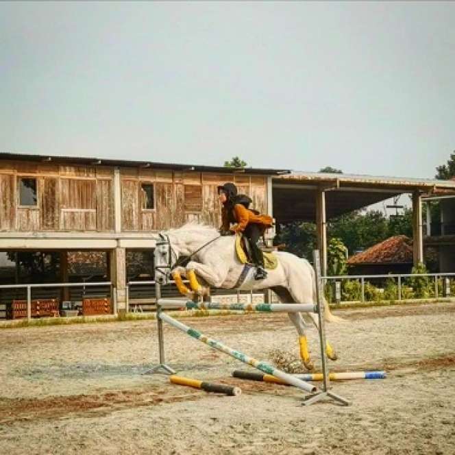 8 Potret Aisha Hakim, Anak Irfan Hakim yang Lihai Berkuda