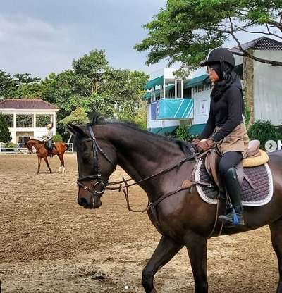 8 Potret Aisha Hakim, Anak Irfan Hakim yang Lihai Berkuda