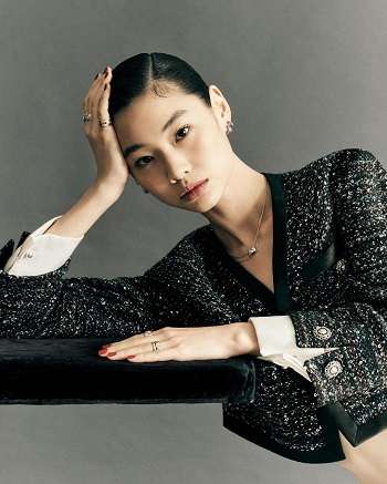 9 Potret Sosok Sebenarnya Jung Ho Yeon 'SQUID GAME'