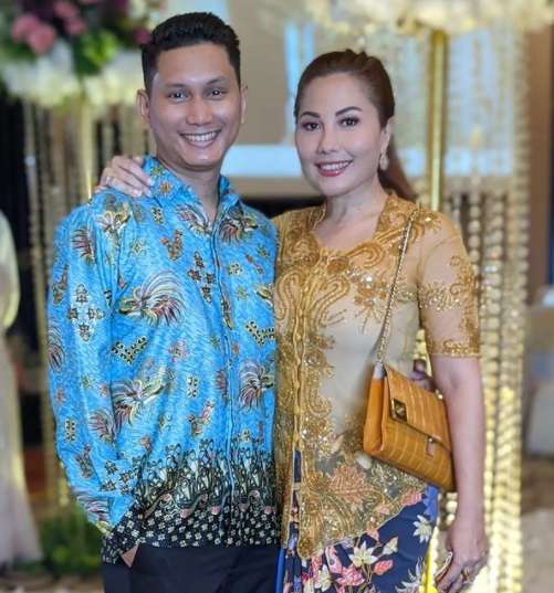 Kabar Ema Waroka, Dinikahi Brondong Terpaut Usia 18 Tahun