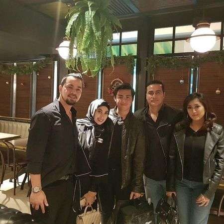 8 Potret Akrab Annisa Trihapsari, Sultan Djorghi & Adjie Pangestu, Adem Banget!