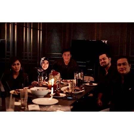 8 Potret Akrab Annisa Trihapsari, Sultan Djorghi & Adjie Pangestu, Adem Banget!