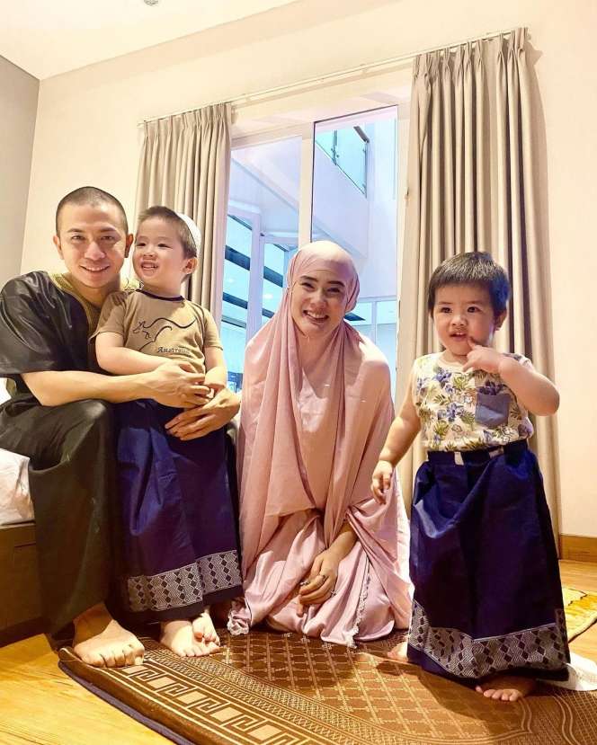 7 Potret Stevie Agnecya Eks Istri Samuel Rizal Jadi Mualaf