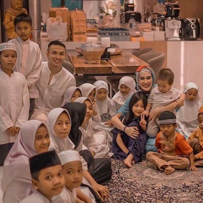 7 Potret Stevie Agnecya Eks Istri Samuel Rizal Jadi Mualaf