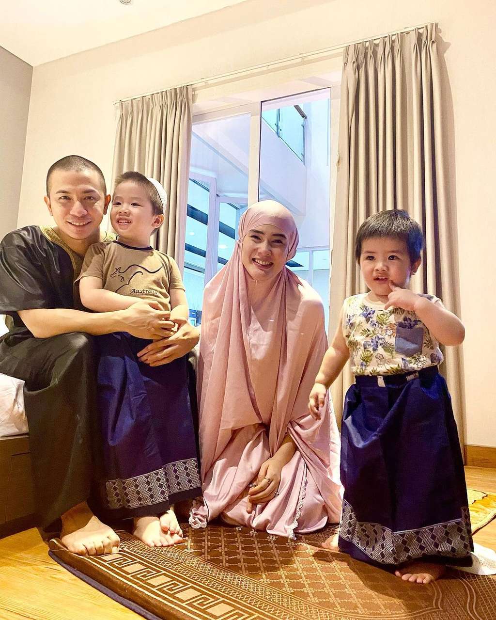 7 Potret Stevie Agnecya Eks Istri Samuel Rizal Jadi Mualaf