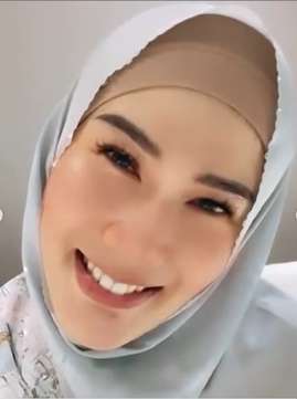 7 Potret Stevie Agnecya Eks Istri Samuel Rizal Jadi Mualaf