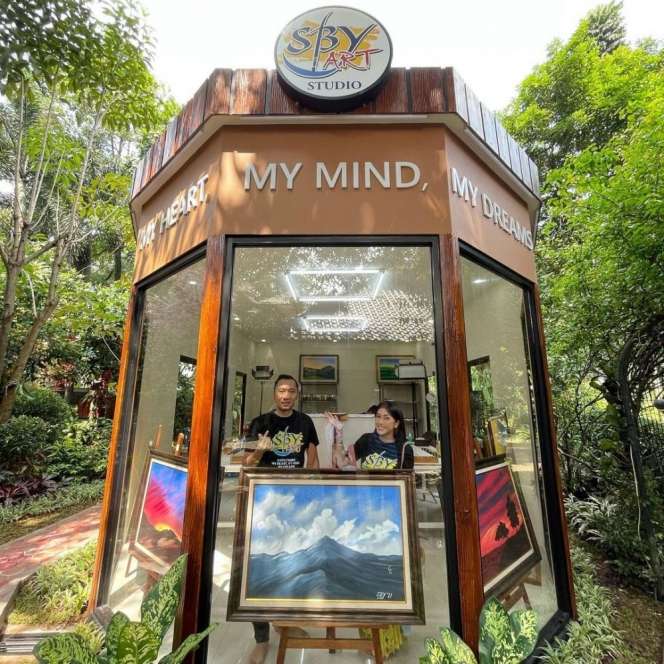 5 Potret Studio Lukis SBY, Isinya Super Lengkap!