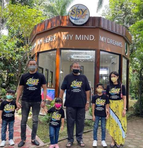 5 Potret Studio Lukis SBY, Isinya Super Lengkap!
