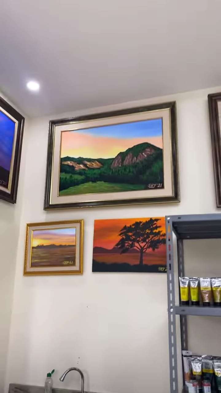 5 Potret Studio Lukis SBY, Isinya Super Lengkap!