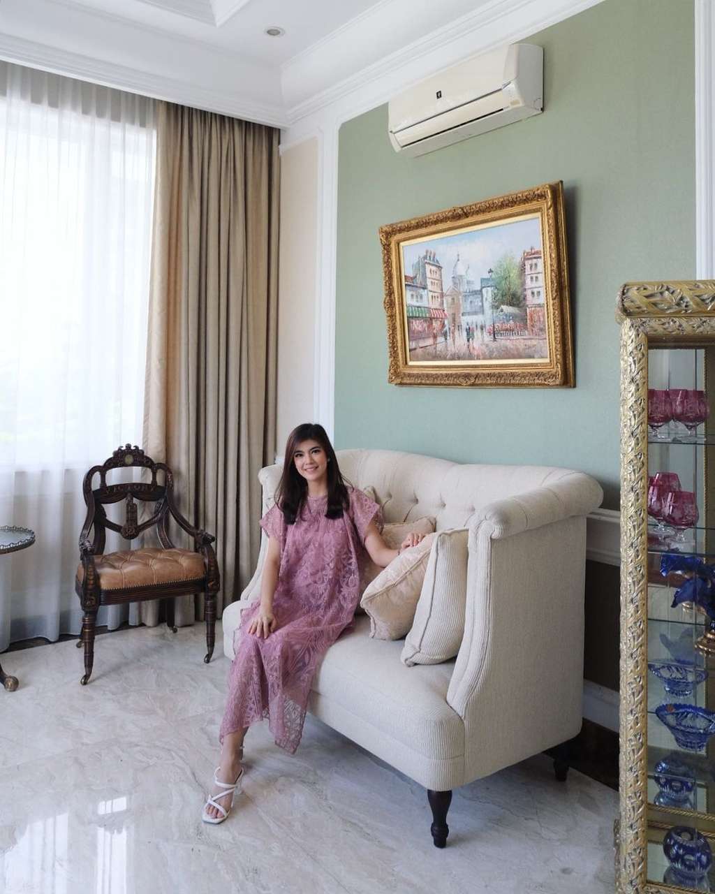 Langganan Peran Antagonis, Ini 11 Potret Rumah Raya Kohandi Bak Istana