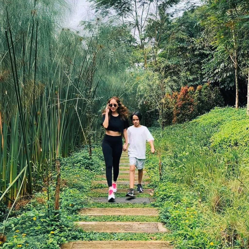 10 Potret Noah Sinclair yang Beranjak Remaja, Makin Mirip Sang Ayah