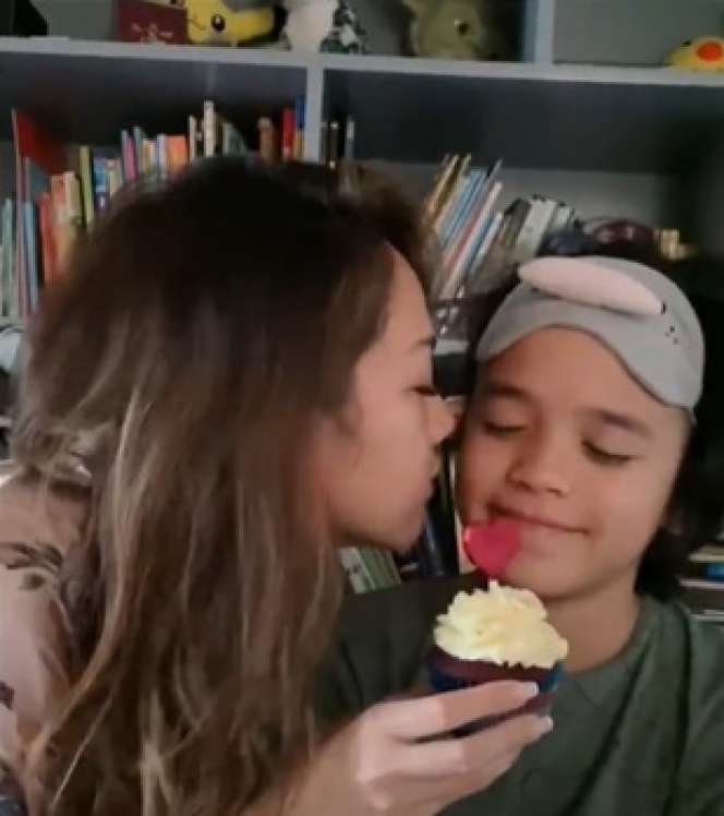 10 Potret Noah Sinclair yang Beranjak Remaja, Makin Mirip Sang Ayah