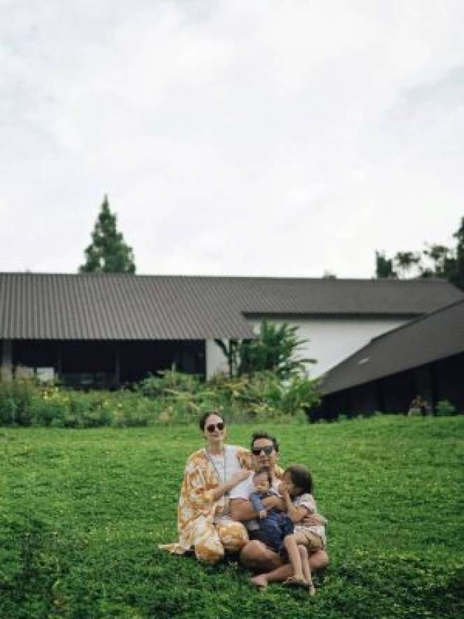 Potret Sederet Selebriti yang Hobi Traveling, Bikin Iri!