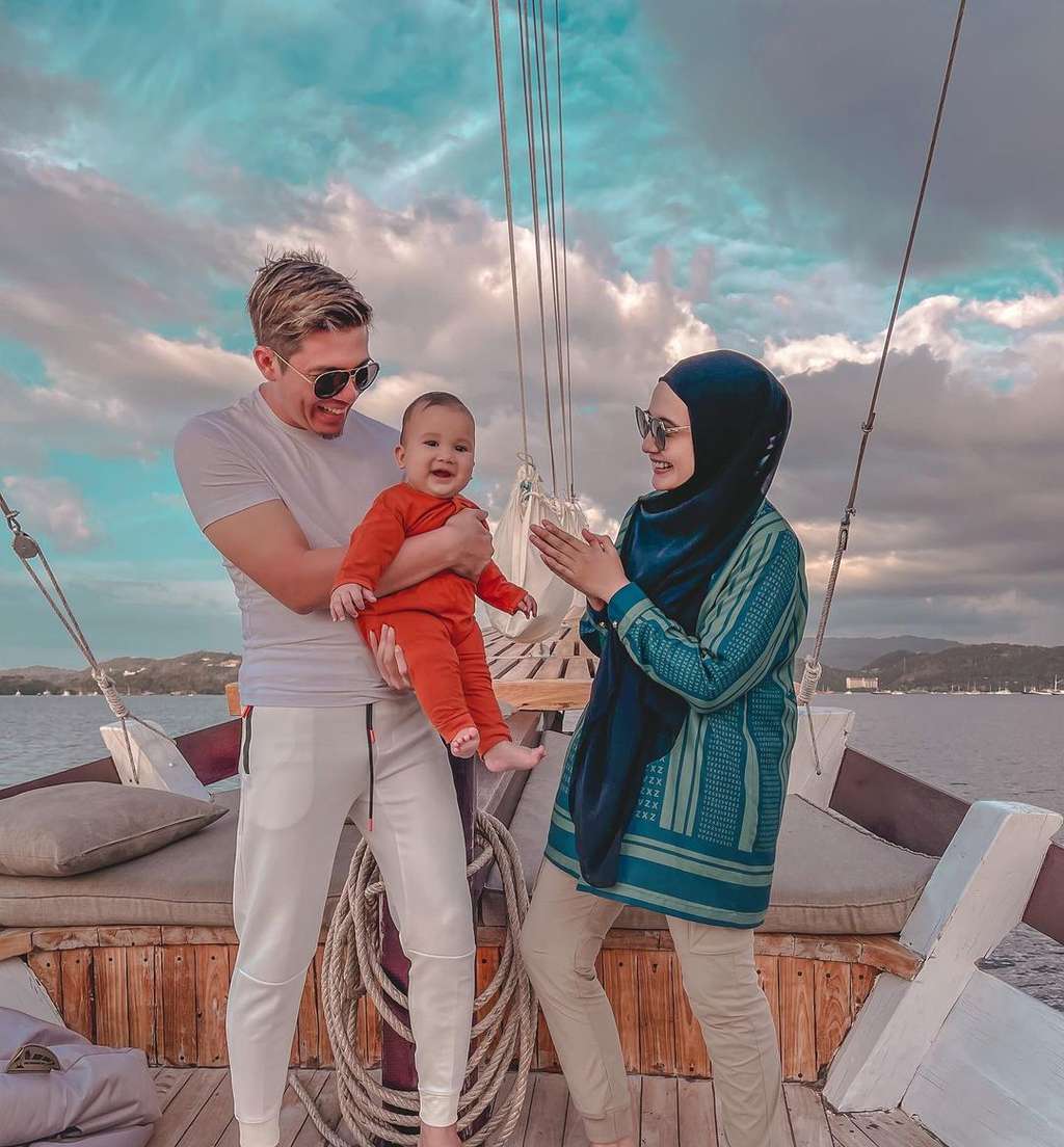 Potret Sederet Selebriti yang Hobi Traveling, Bikin Iri!
