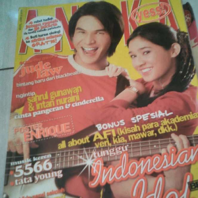 9 Potret Masa Muda Jonathan Frizzy, Tampil Keren di Cover Majalah