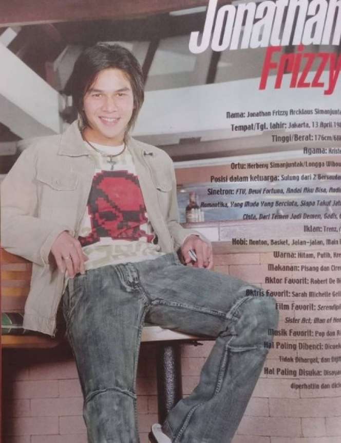 9 Potret Masa Muda Jonathan Frizzy, Tampil Keren di Cover Majalah