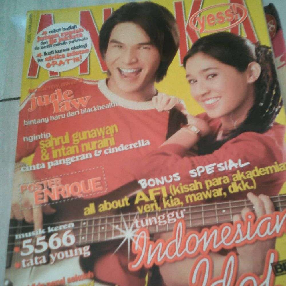 9 Potret Masa Muda Jonathan Frizzy, Tampil Keren di Cover Majalah