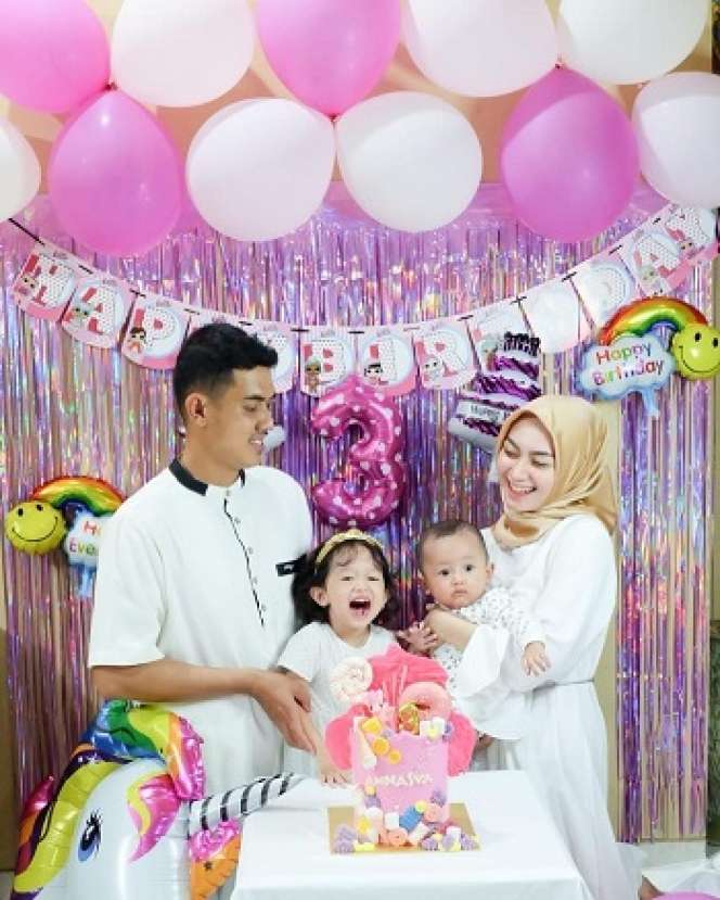 7 Pesona Helga Fauziah Eks Pramugari Kini Jadi Istri Polisi