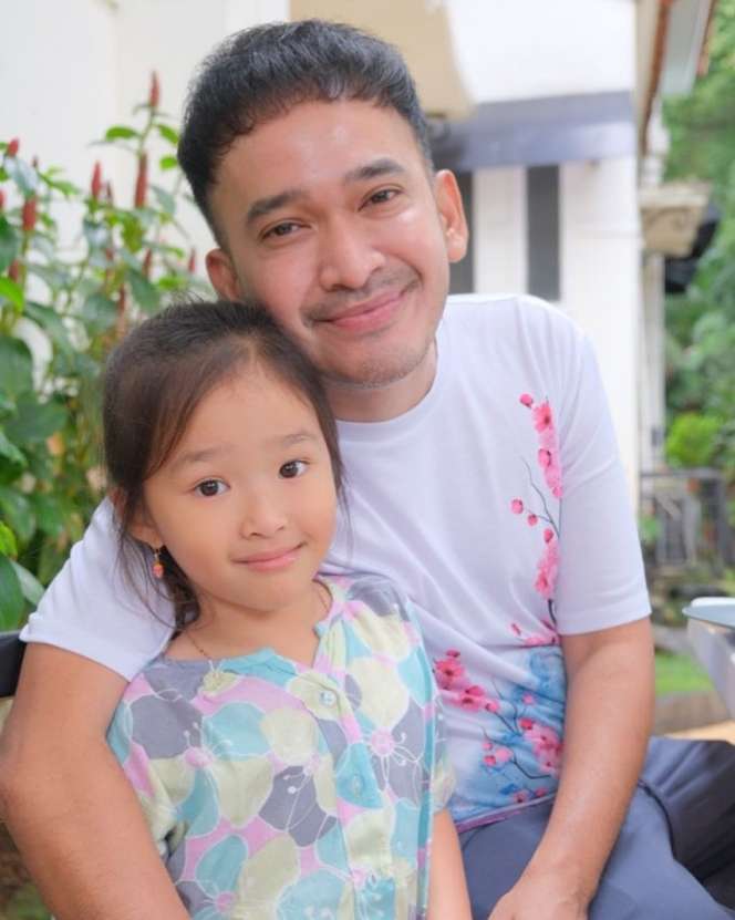 5 Artis Beri Kado Unik untuk Anaknya, Raditya Dika Emang Beda Banget