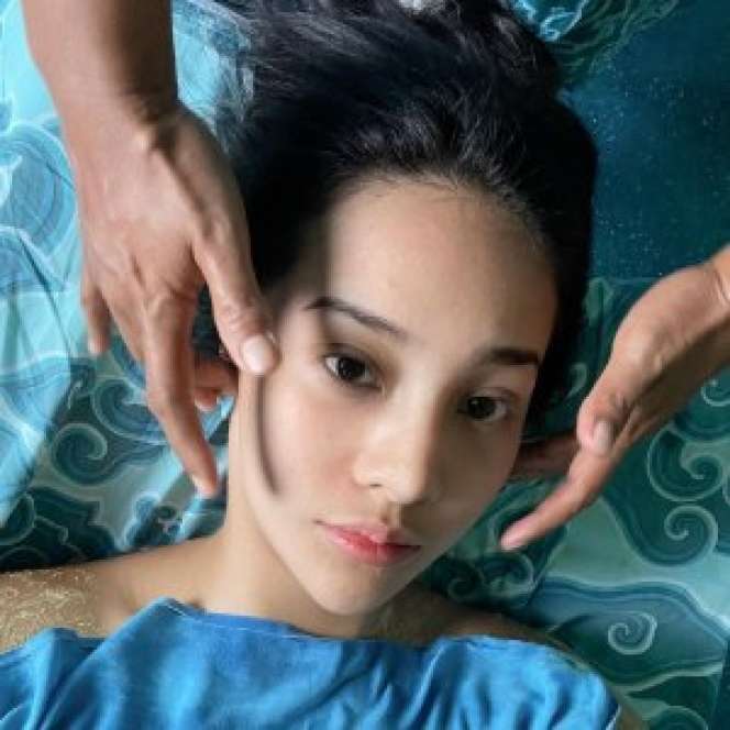 5 Potret Anya Geraldine Mandi Bunga di Bathtub Bikin Riuh
