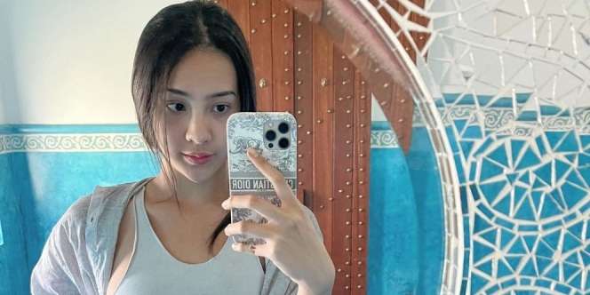 5 Potret Anya Geraldine Mandi Bunga di Bathtub Bikin Riuh
