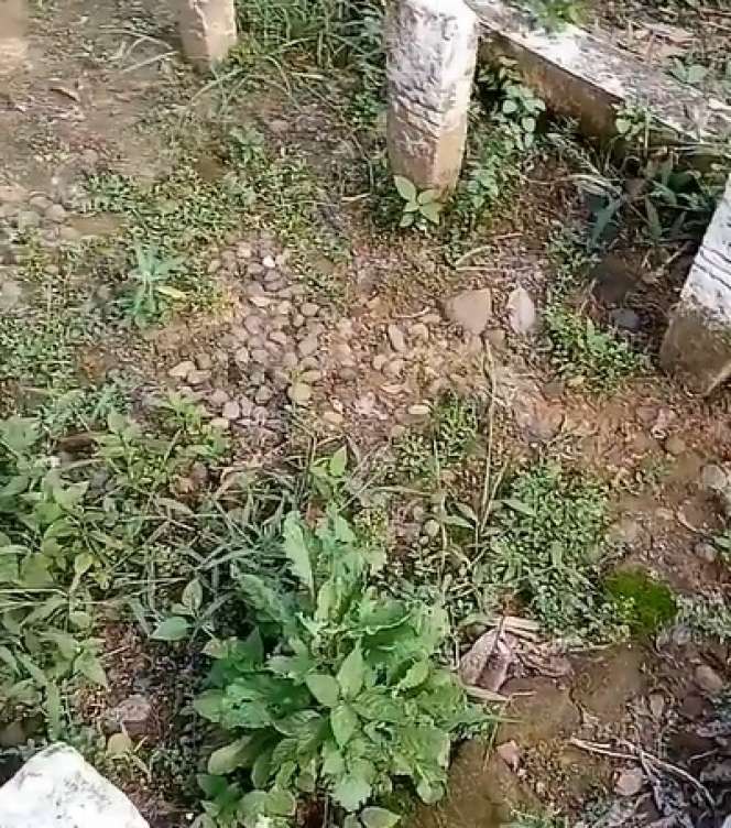 Potret Makam Sang Pangeran Dangdut Abiem Ngesti, Miris Banget!