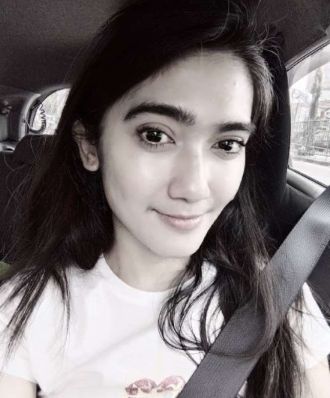 Sederet Kontroversi Revi Mariska, Unggah Video Syur Hingga Sebut Lesti Muka Boros