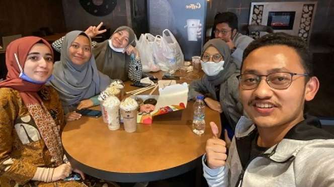 Viral Cewek Turki Jalin LDR dengan Pria RI, Potretnya Pakai Batik Cantik Banget!