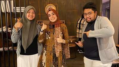 Viral Cewek Turki Jalin LDR dengan Pria RI, Potretnya Pakai Batik Cantik Banget!