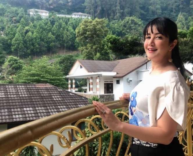 8 Potret Terbaru Andi Soraya, Makin Memesona dengan 3 Anak