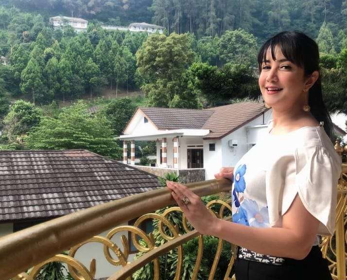 8 Potret Terbaru Andi Soraya, Makin Memesona dengan 3 Anak