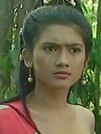 Langganan Drama Kolosal, Inilah 10 Potret Lawas Revi Mariska