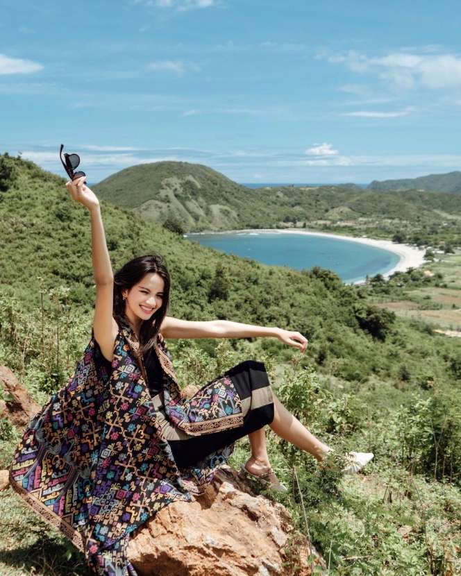 8 Potret Sabrina Anggraini, Calon Istri CEO Ruang Guru yang Punya Segudang Prestasi