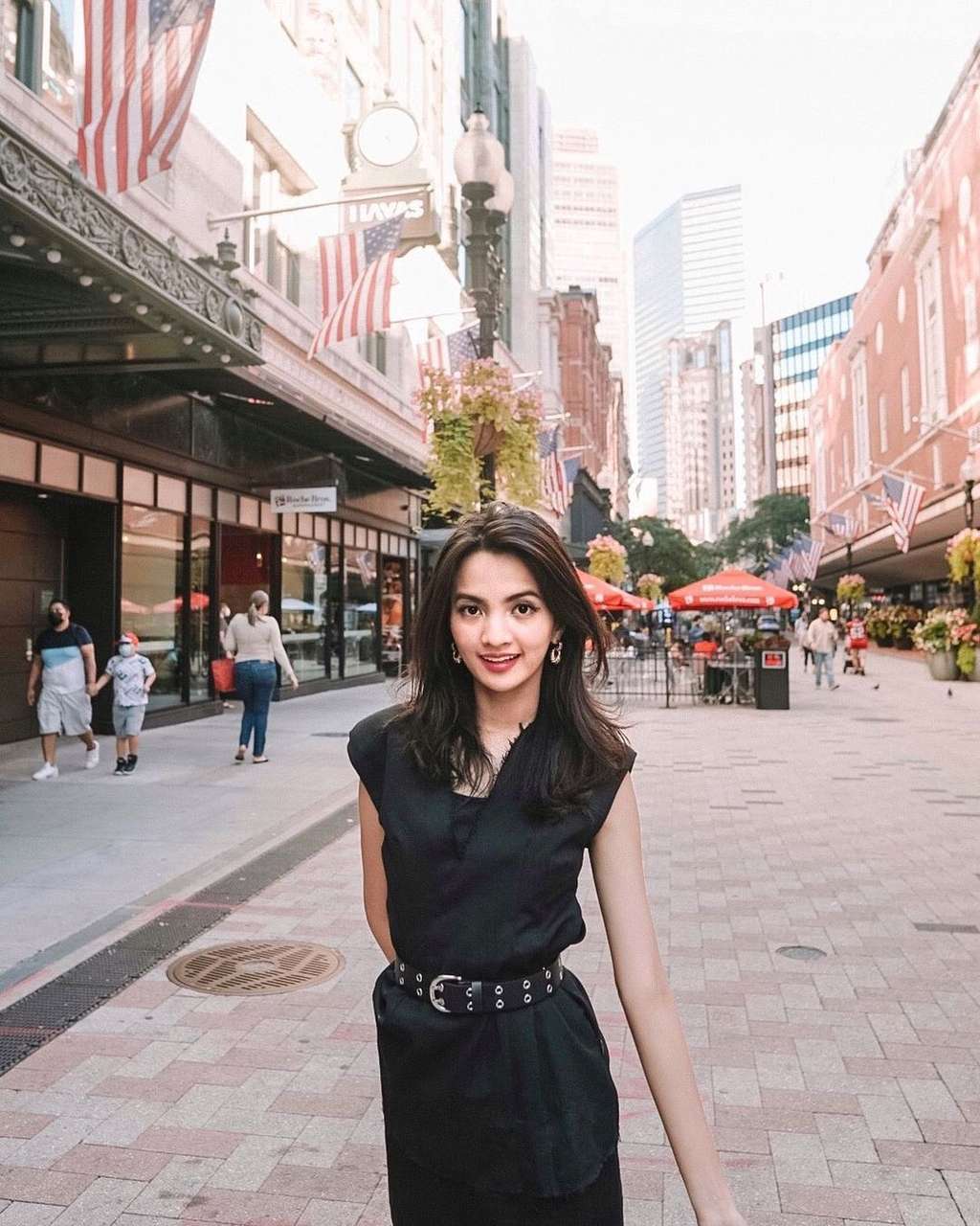 8 Potret Sabrina Anggraini, Calon Istri CEO Ruang Guru yang Punya Segudang Prestasi