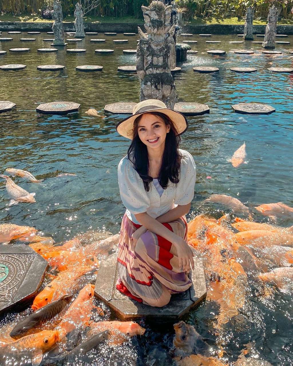 8 Potret Sabrina Anggraini, Calon Istri CEO Ruang Guru yang Punya Segudang Prestasi