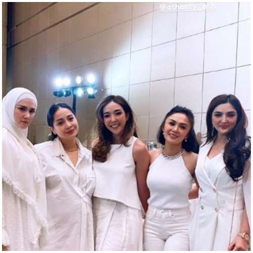 7 Potret Pertemuan Yuni Shara & Gigi, Pelukan Sampai Elus Perut Bumil