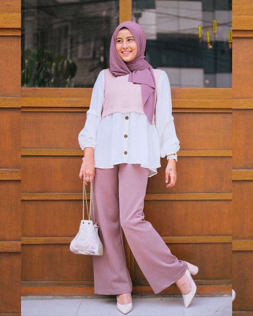 10 Pesona Awkarin Pakai Hijab, Tuai Pujian Netizen!