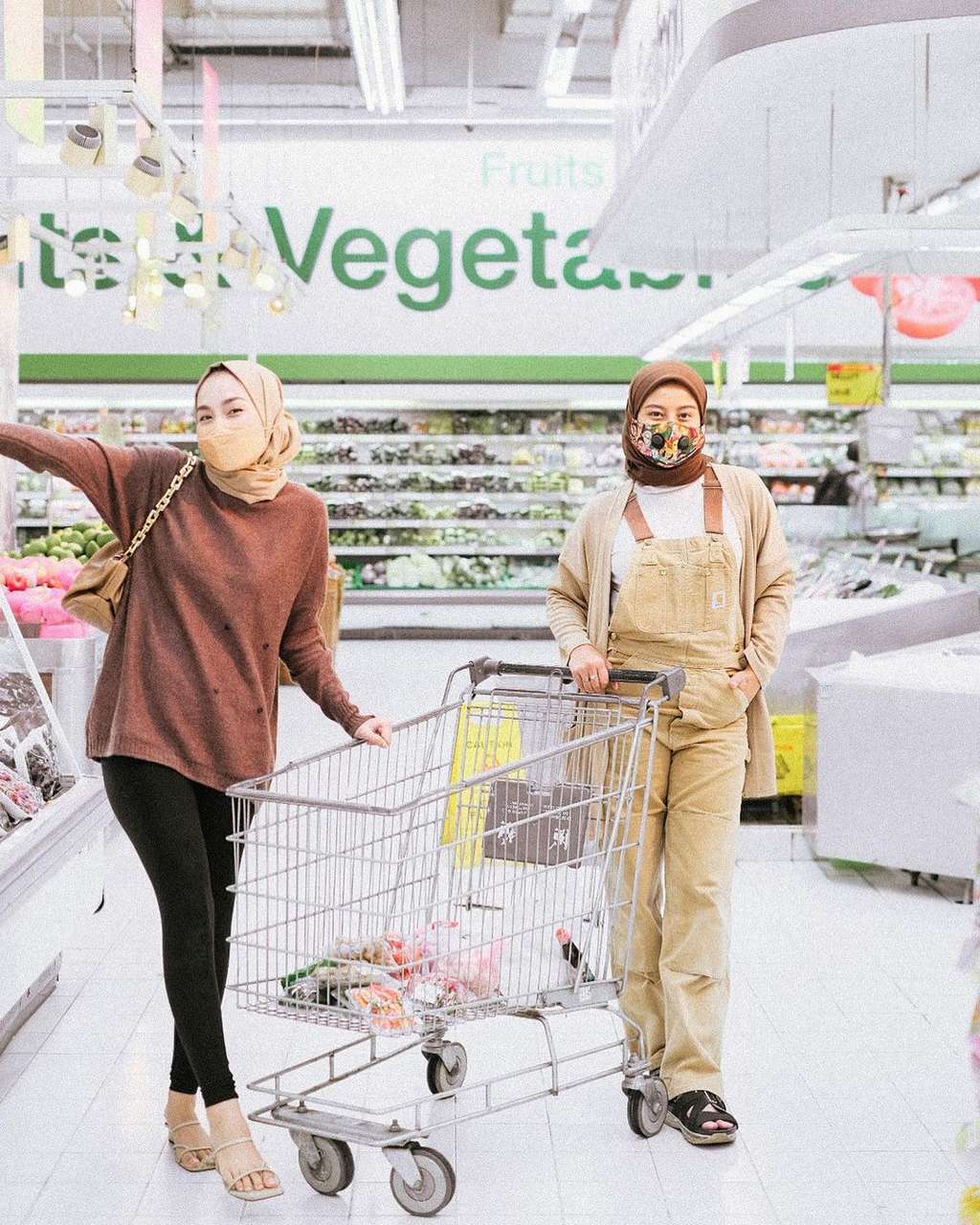 10 Pesona Awkarin Pakai Hijab, Tuai Pujian Netizen!