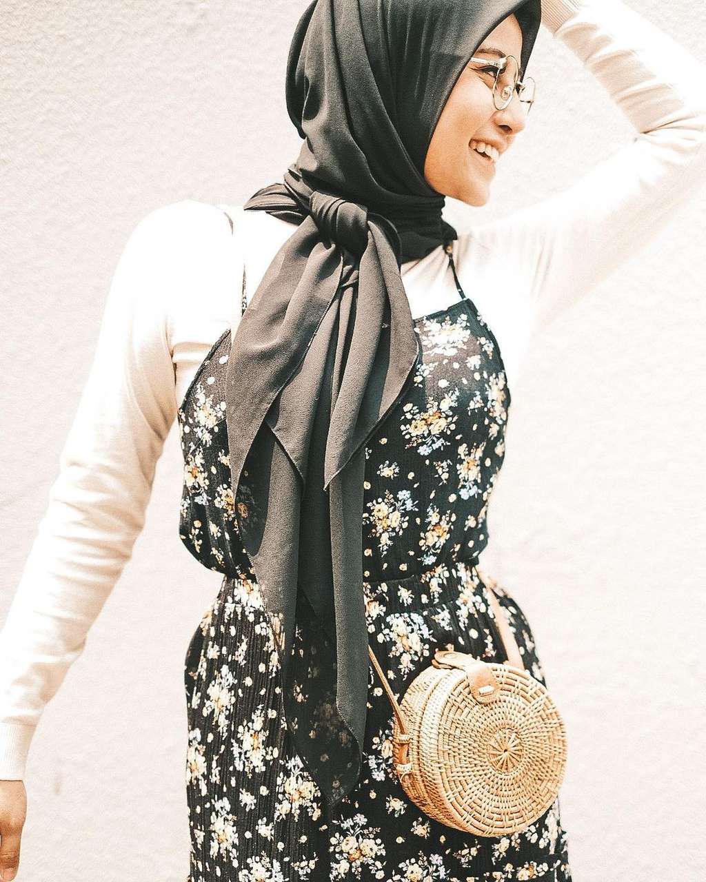 10 Pesona Awkarin Pakai Hijab, Tuai Pujian Netizen!