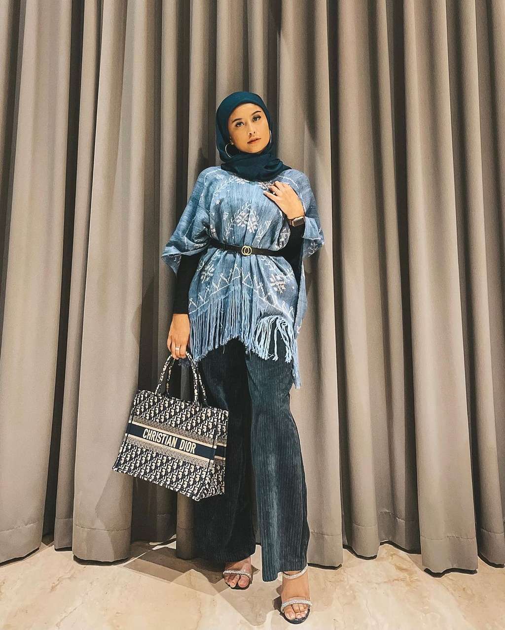 10 Pesona Awkarin Pakai Hijab, Tuai Pujian Netizen!