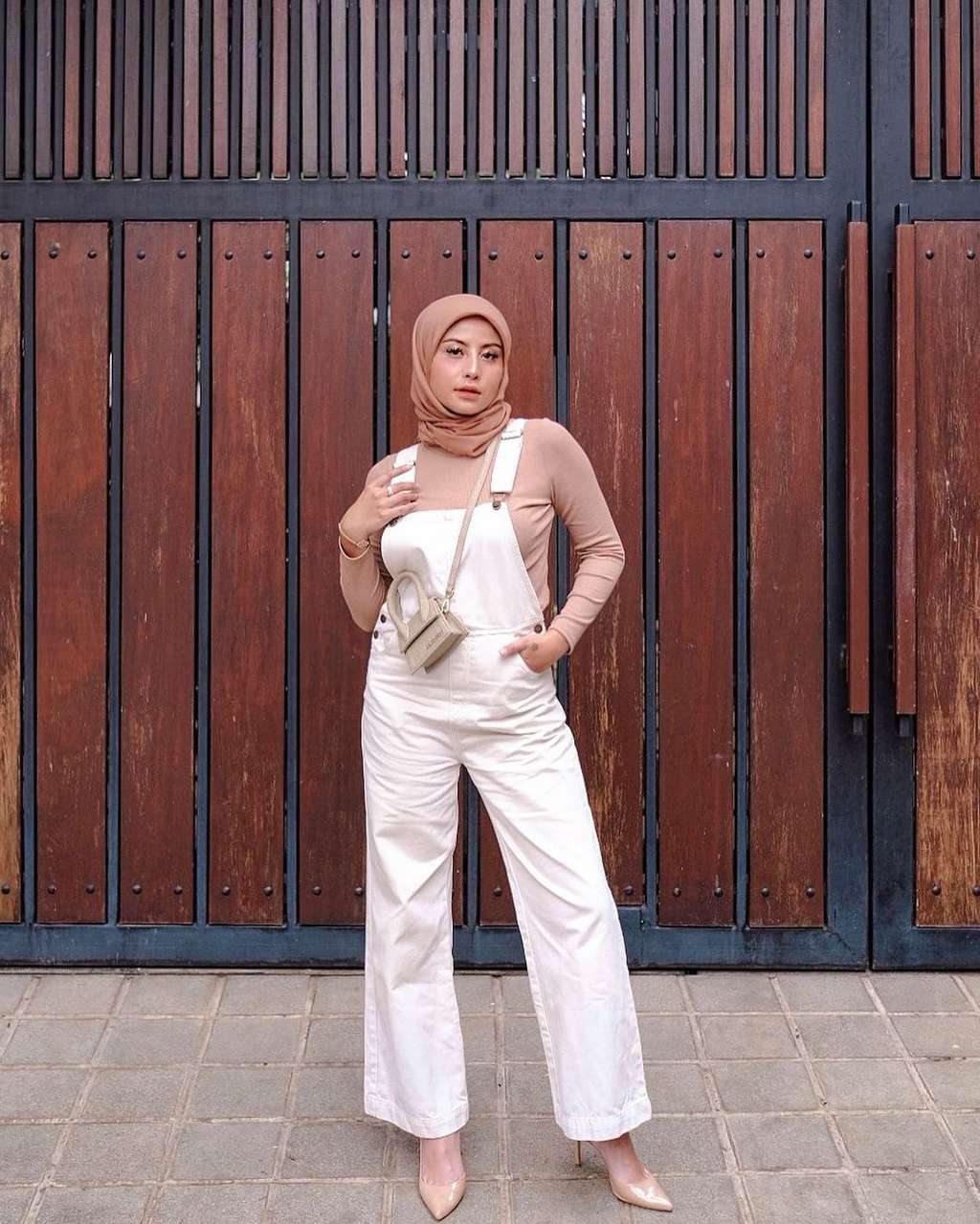 10 Pesona Awkarin Pakai Hijab, Tuai Pujian Netizen!